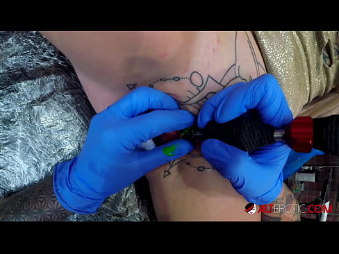 ❤️ Sully Savage, une chaudasse extrêmement tatouée, s'est fait tatouer le clitoris. Vidéo de sexe at fr.pornohdmega.ru