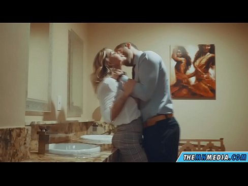 ❤️ Quand une blonde plantureuse vous séduit dans des toilettes publiques. Vidéo de sexe at fr.pornohdmega.ru